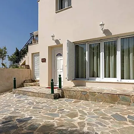 Hotel Tumeremos For 8 People, Private Bbq Area.