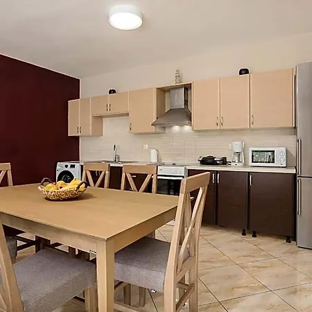Tumeremos For 8 People, Private Bbq Area. 3*